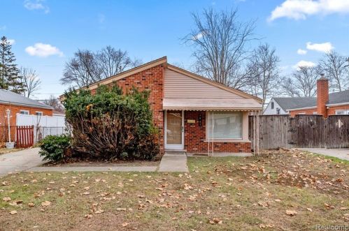 4947 Roosevelt Blvd, Dearborn Heights MI  48125-2538 exterior