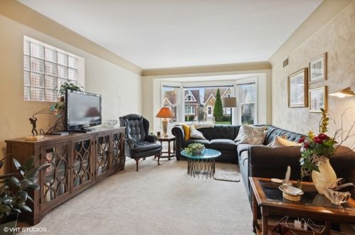 6051 Menard Ave, Chicago, IL 60646-3918