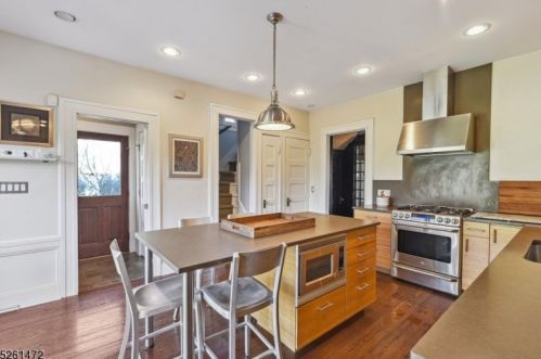 180 Christopher St, Montclair NJ 07042-4206 exterior