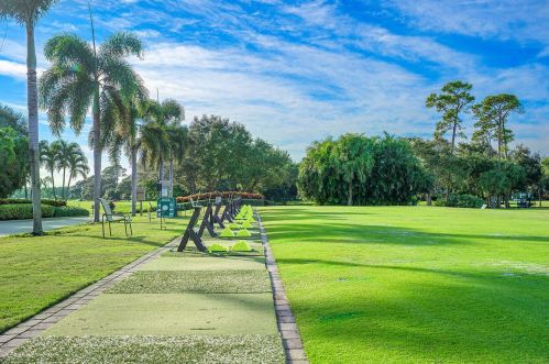 18 Southport Ln, Boynton Beach FL 33436-6417 exterior