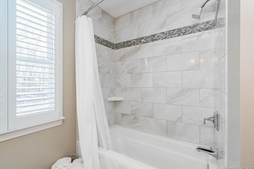 32 Crosswood Rd, Farmington CT 06032-1067 exterior