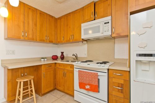 1660 Kalakaua Ave, Honolulu HI  96826-2450 exterior