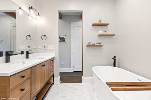 3621 Hermitage Ave, Chicago IL 60613-3507 exterior