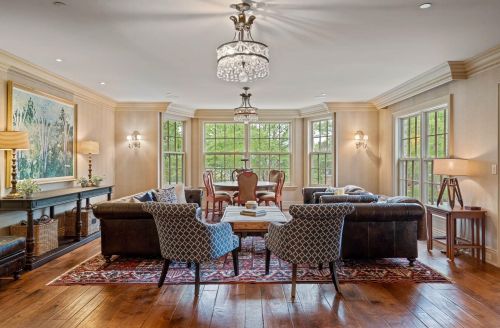 9303 Vly Hl Rd, Milwaukee WI 53217-1039 exterior