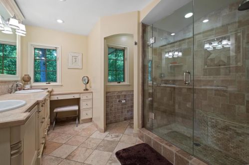 13592 Royal Glen Dr, Saint Louis MO 63131-1029 exterior