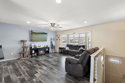 48229 Mallard Dr, New Baltimore MI 48047-2286 exterior