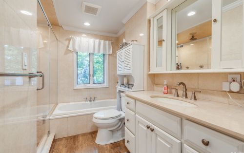 6 Cedar Crest Dr, Huntington Station NY  11746-6652 exterior