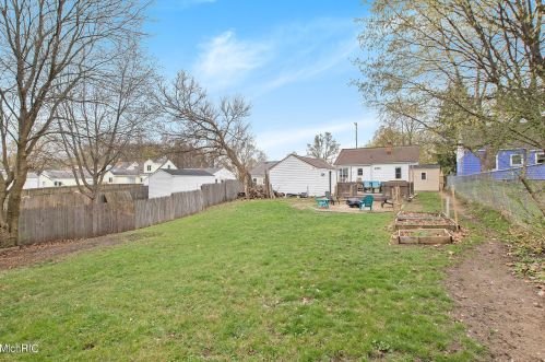 822 Royal Oak St, Wyoming MI exterior