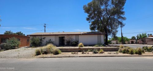 5302 Hawthorne St, Tucson, AZ 85711-1321
