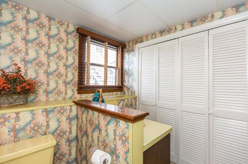 8 Ferncrest Dr, Providence RI 02919-3503 exterior