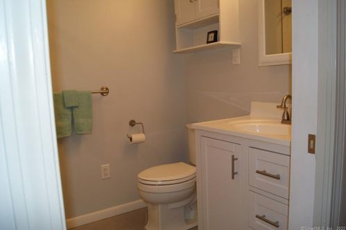 86 Grn Hl Rd, Deep River CT 06419-2412 exterior