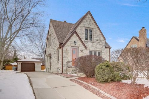 3519 57th St, Milwaukee, WI 53220-1408