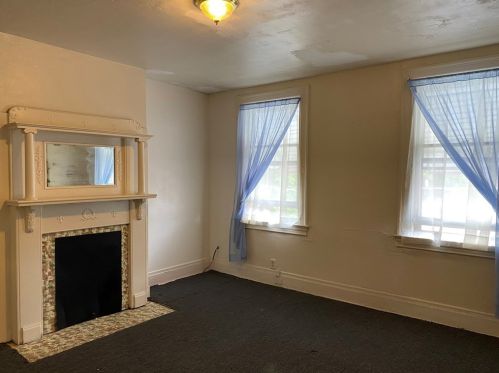 2913 Bedford Ave, Pittsburgh PA 15219-4011 exterior