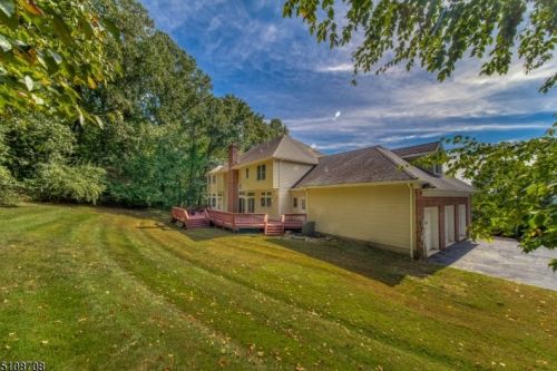 11 Beacon Hl Dr, Chester NJ exterior