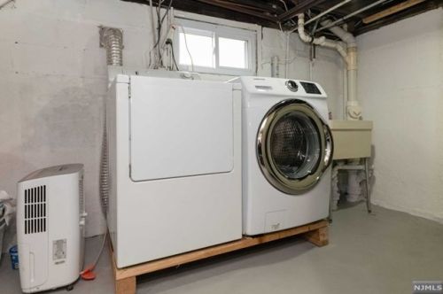 37 Davies Ave, Dumont, NJ 07628-2403