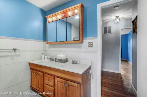 202 Elton Adelphia Rd, East Freehold NJ 07728-8616 exterior