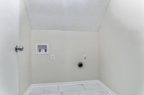 1987 Corners Cir, Lithonia GA  30058-5391 exterior