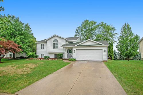 340 Riverwood Dr, Middlevle MI  49333-9092 exterior