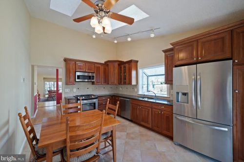 48 Coriander Dr, Princeton NJ 08540-9428 exterior