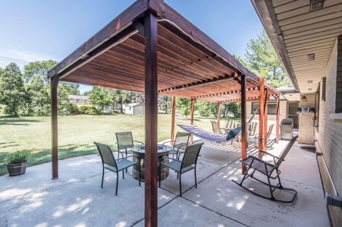 2569 Root Riv Pkwy, Milwaukee WI 53227-1849 exterior