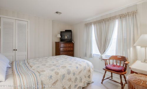 23 New York Ave, Lavallette NJ 08735-2537 exterior