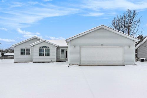 1013 Taylor Dr, Plainwell, MI 49080-8513