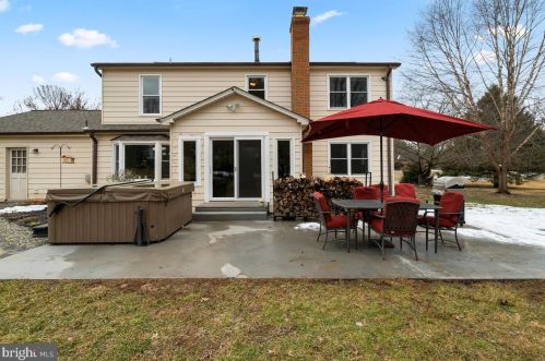 2 Granby Ct, Rockville MD 20855-1406 exterior