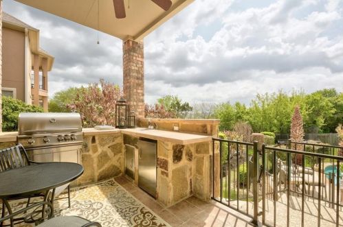 309 Emerald Rdg Dr, Austin TX 78732-1235 exterior