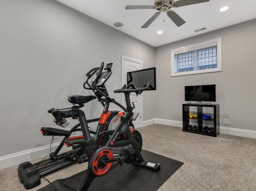 4147 Damen Ave, Chicago IL 60618-3045 exterior