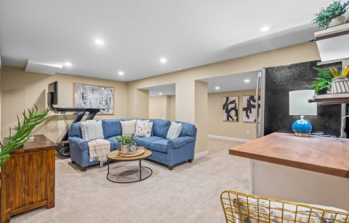 6440 Santa Monica Blvd, Milwaukee WI  53217-4249 exterior