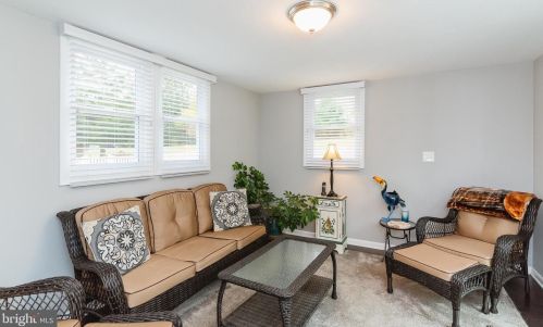 33 Vly Vw Dr, Hanover PA 17331-8307 exterior