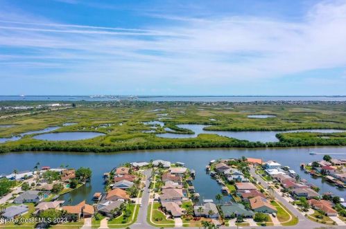 2390 Sykes Crk Dr, Merritt Island FL 32953-2954 exterior