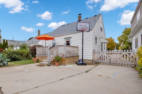 209 70, Milwaukee WI 53218-1815 exterior