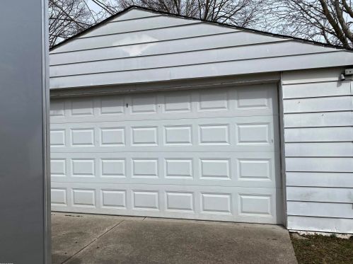 32047 Lakepoint St, New Baltimore MI 48047-3483 exterior