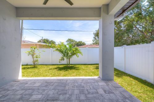 2710 Braddock St, Tampa FL  33607-6828 exterior