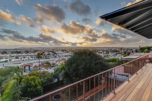 1917 California St, San Diego CA 92110-2113 exterior