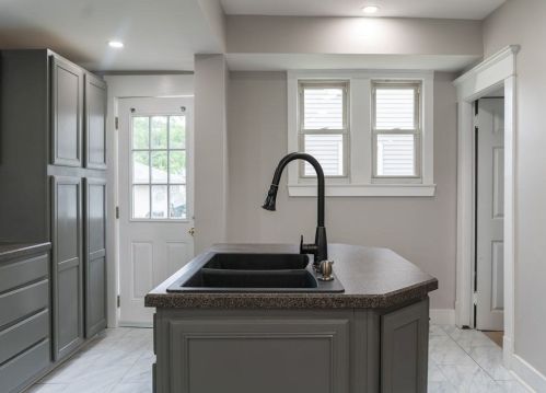 272 Connecticut Ave, Springfield MA  01104-1048 exterior