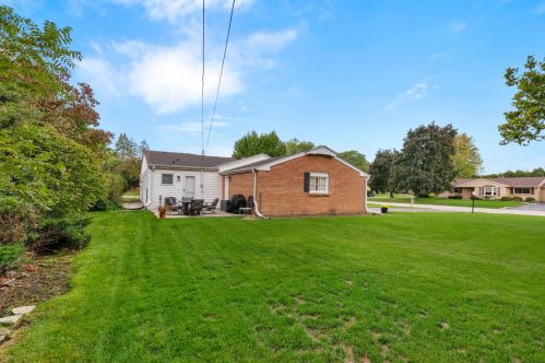 2415 Rochelle Ave, Milwaukee WI 53209-2624 exterior