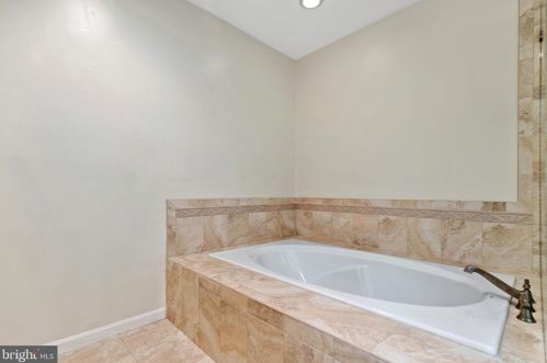 8751 Brook Rd, Mc Lean VA  22102-1507 exterior