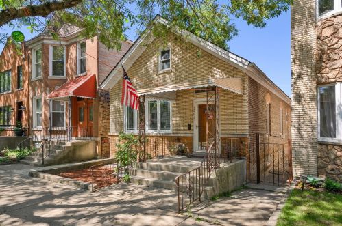 3206 Wells St, Chicago, IL 60616-3620