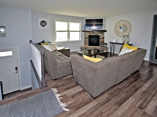 184 Winchester Dr, Pittsburgh, PA 15239-3156