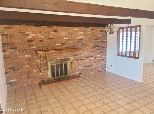 11364 Prince Rd, Tucson AZ 85705-3025 exterior