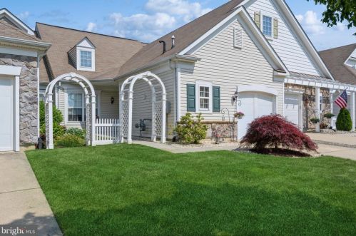 3 Falcon Ct, Trenton, NJ 08690-2466