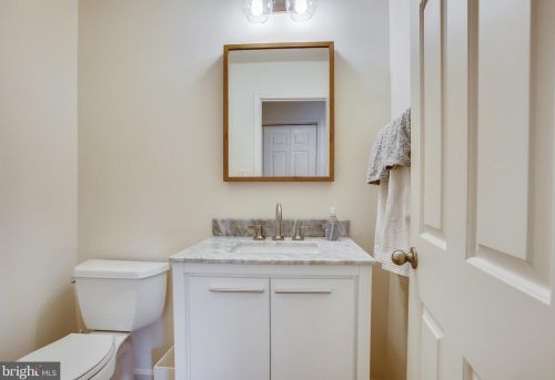 7408 Salford Ct, Alexandria VA  22315-4728 exterior