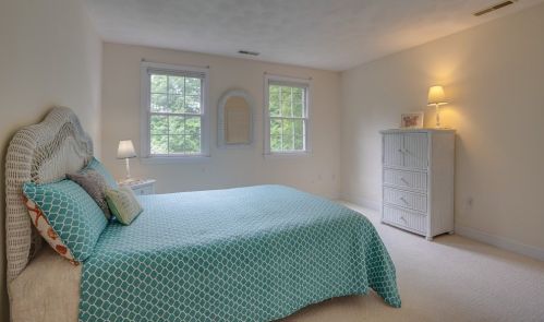 37 Chestnut St, North Andover MA  01845-5211 exterior