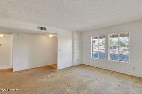 7780 Kenyon Dr, Tucson AZ 85710-4445 exterior