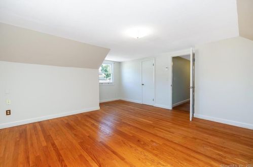 19 Cedar St, Enfield CT 06082-4622 exterior