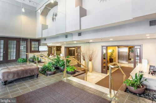 200 Lombard St, Philadelphia PA 19147-1605 exterior