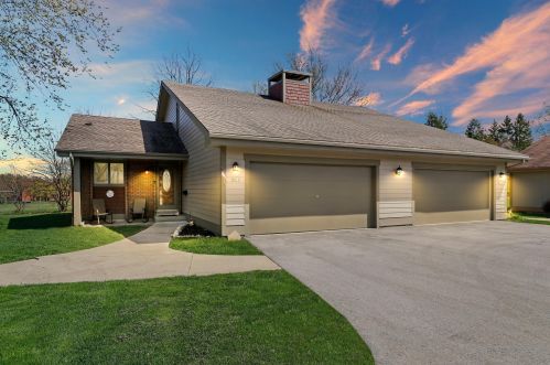 5012 Stonehedge Dr, Milwaukee, WI 53220-4629