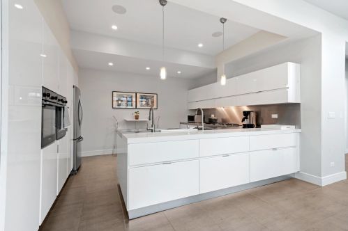 2607 Ashland Ave, Chicago, IL 60614-1101